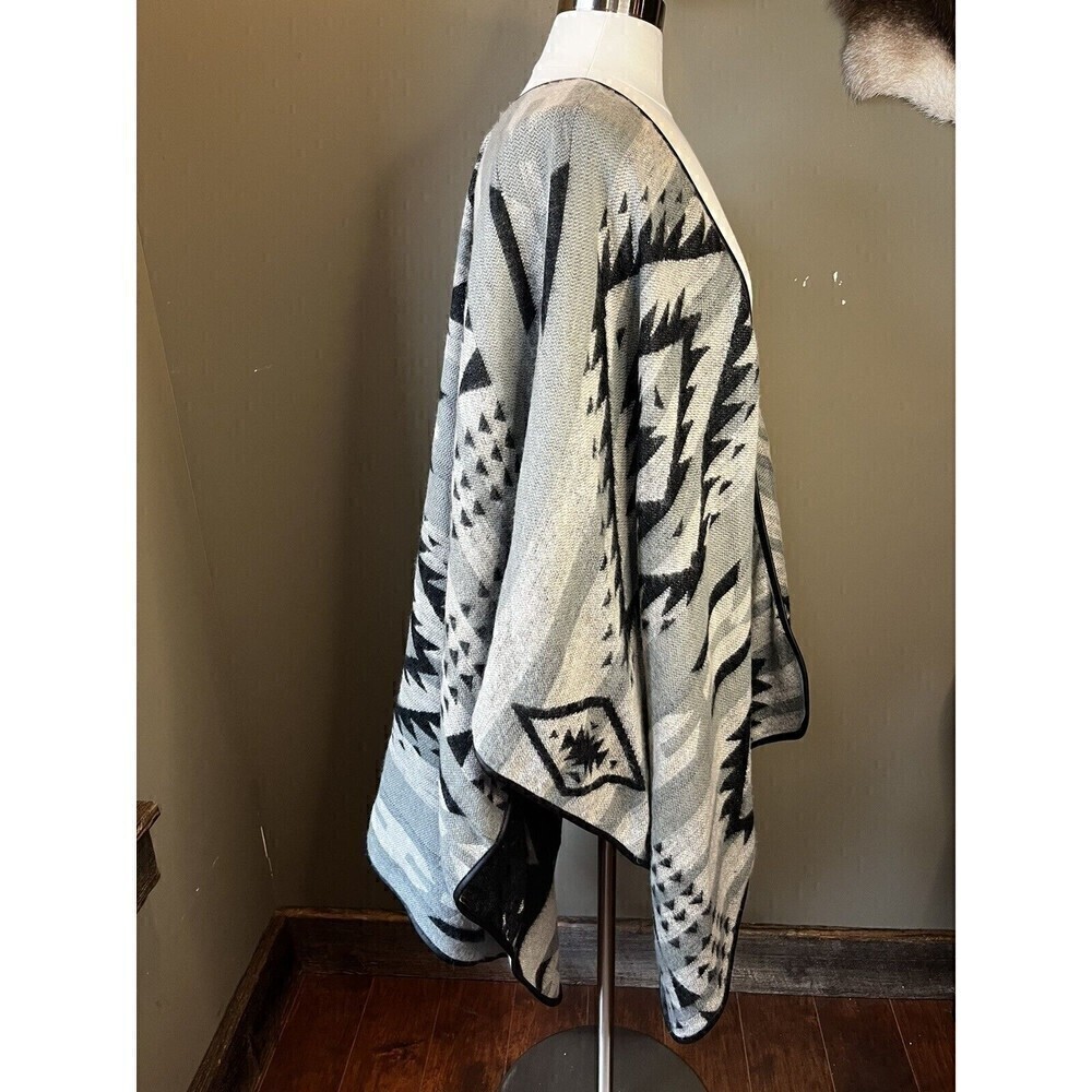 Coco and carmen cozy poncho wrap sweater Western Print OS - Picture 3 of 5